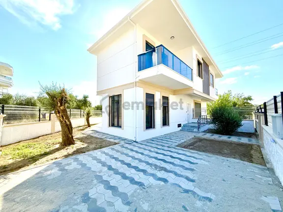 ▶ ▶ Akçay Körfez'den Geniş Bahçeli Şık Tasarımlı 3+1 Sıfır Satılık Villa 1