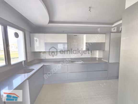 Bozdoğandan Bostanbaşında Kiralık 4+1daire 1