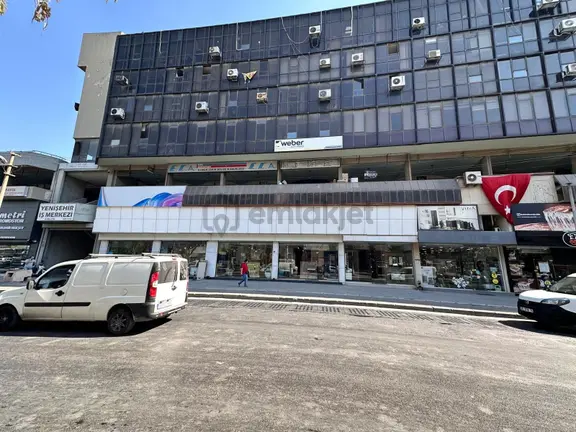 Gıda Çarşısı’nın Tam Karşısında, Gaziler Caddesi’nde Net:181m² Satılık İşyeri 1