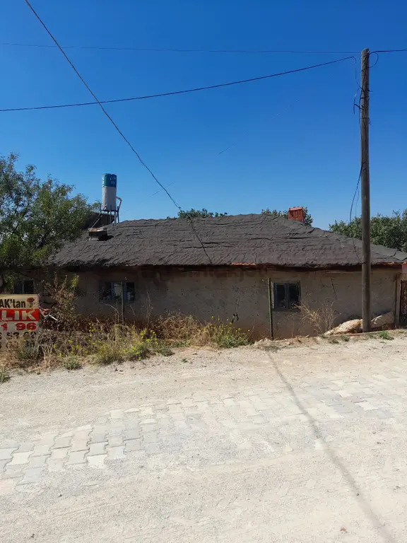 Gül Emlaktan Konya Hüyük İlçesinde Satlık İçerisinde Eski Ev Olan Arsa 2