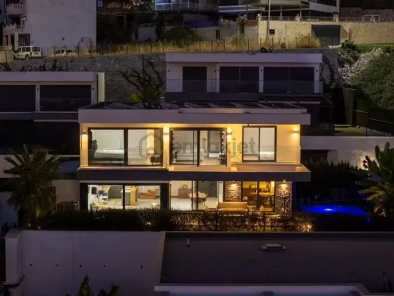 Kuşadası Karaovada Emsaline Az Rastlanan Full Manzaralı Villa 2