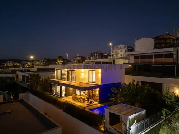 Kuşadası Karaovada Emsaline Az Rastlanan Full Manzaralı Villa 1