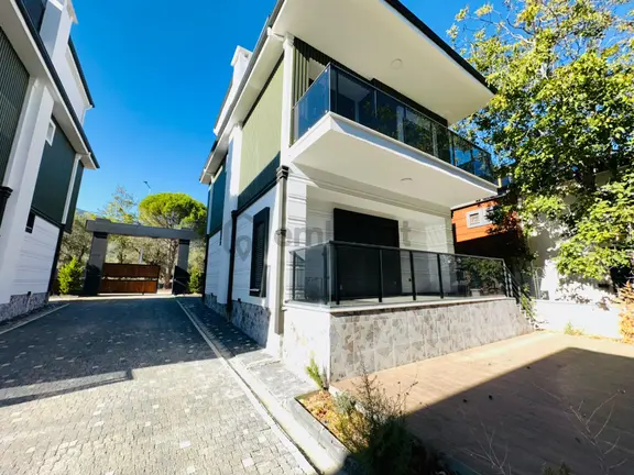 Güre De 3+1 Lüx Satılık Villa 1