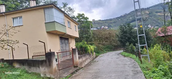 Şahinoğlu Emlaktan, Trabzon Akçaabat Derecik Uurlu'da, 5.034m2 Müstakil Fındıklık. 2