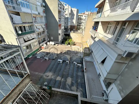 Karşıyaka Çarşısı Yakını, Asansörlü İşhanında Kiralık Ofis 2