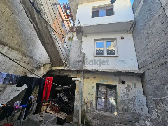Seyhan Da Barbaros Mh Seki Çarşamba Pazarına Yakın 3 Katlı Eski Ev 2