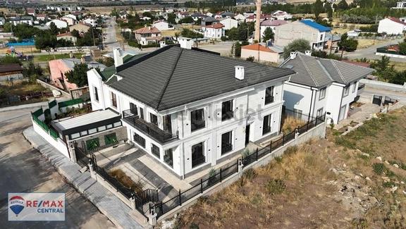 Turyap Sivas Karşıyakada Özel Bahçeli Geniş Lüks 5+1 Villa 1