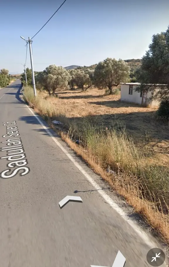Yenifoça Bucak Mevkiinde Asfalta Cepheli Satılık Tarla 2
