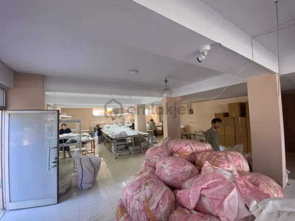 Acill Konak Ulubatlı Mah.de Ana Yol Yakını 320m2 Batarlı 3 Bölmeli Hazır Kiracılı Satılık Dükkan 1
