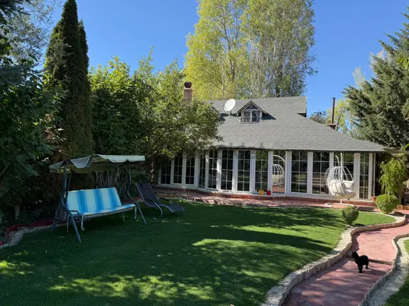Ankara'da Doğayla İç İçe Havuzlu Özel Peyzajlı Villa 1