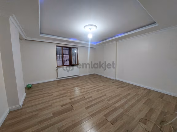 Gaziosmanpaşa Küçükköy Beşyol De Acil Satılık Yüksek Bahçekat Kat Balkonlu 2+1 95 M2 2