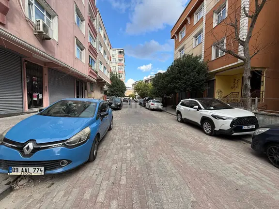 Güngören'de Kensel Masrafı Olmayan 60m2 1+1 Bahçe Katı 2