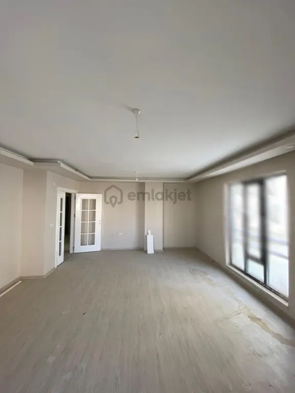 Vali Mithat Bey Mahallesinde 4+1 Site İçi Satılık Geniş Daire 2