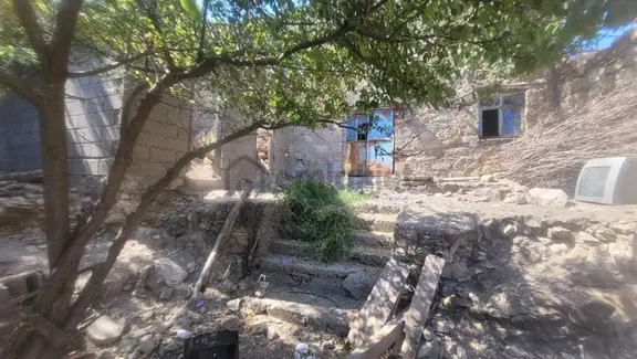 Uzay Emlaktan Ayvacık Ahmetçede Fırsat Metruk Taş Ev 1