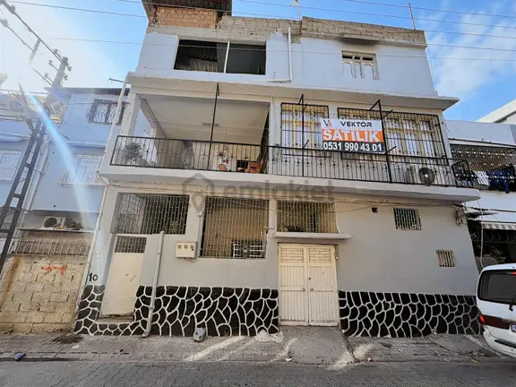 Adana Yüreğir Cumhuriyette Satılık 3 Katlı Müstakil Ev 1
