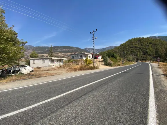 Anamur Ermenek Yoluna Cepheli Satılık Ev Ve Tarla 2