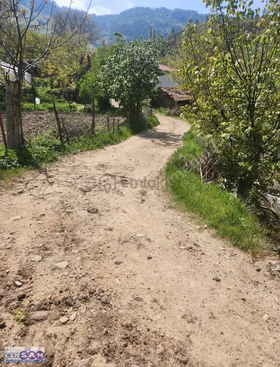 Balıkesir Bigadiç 'de 113 M2 Köy Dibinde İmar Sınırı Bahçe 1