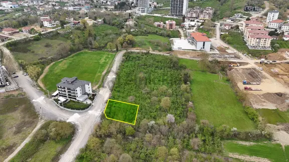 Konuralp'te 4 Kat %35 Konut İmarlı Satılık 922 M2 Parsel 1