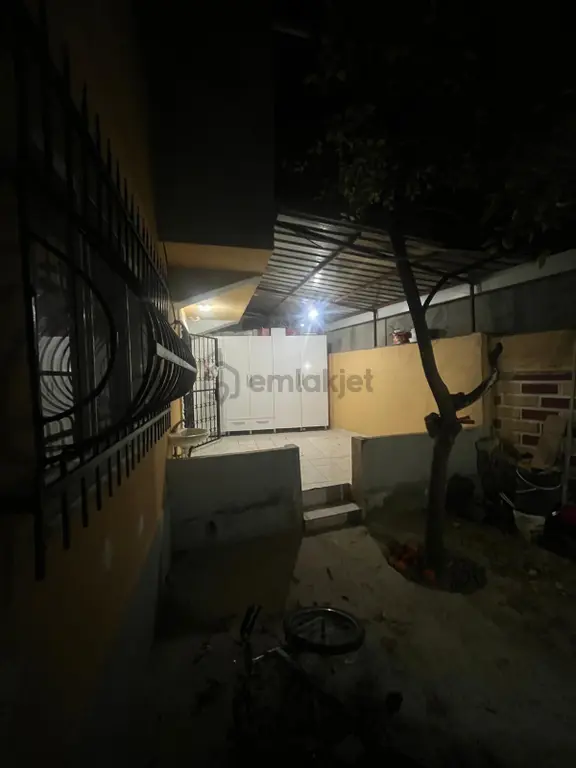 Yenimahhede Satılık Doğalgazlı Ve 2 Katlı Müstekil Ev 2