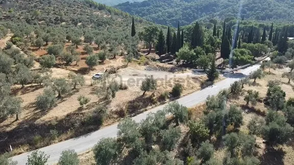Burhaniye Yabancılar Köyünde Astfaltta 20 Metre Resmi Yolu 2