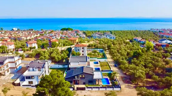 ▶▶akçay Körfez'den 650 M2 Arsa İçinde Denize 300 Metre 4+1 Müstakil Villa 1