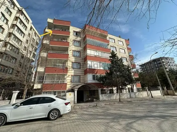 Akev Gayrimenkul'den Akpiyar'da Bakımlı Geniş Son Kat 3+1 Daire 2
