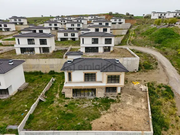 Balıkesir Karesi Naipli'de Satılık 4+1 252 M² Köşe Villa 2