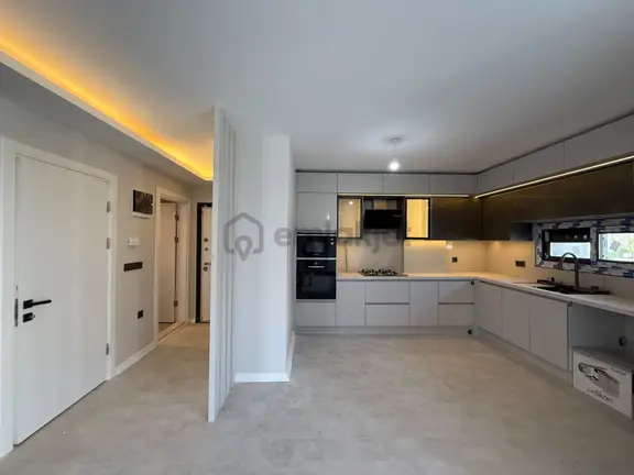 Seferihisar Çolakibrahimbey Mahallesi’nde Merkezi Konumda Satılık Villa 1
