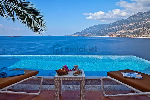 Antalya Kaş’ta 4+1 Villa Ve 1 Adet 2+1, 2 Adet 1+1 Daire 2