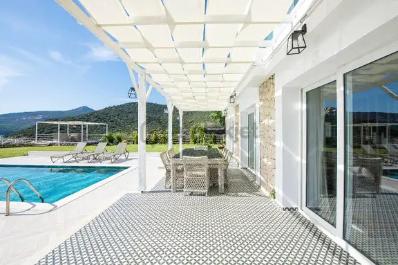 Kaş Kalkan’da Denize Sıfır Full Eşyalı Lüks Villa 2