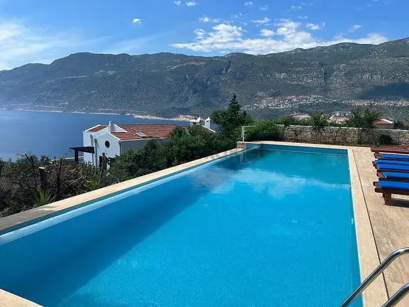 Kaş'ta Kısa Dönem Kiralamaya Uygun Deniz Manzaralı 4+1 Villa 2