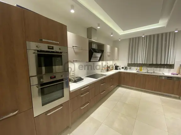 İzmir Çeşme'de Ilıca Plajı'na Yakın Müstakil Havuzlu Villa 2