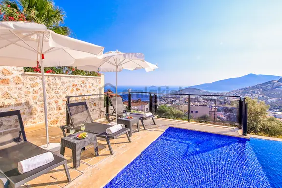 Kaş Kalkan'da Satılık Açık Ve Kapalı Havuzlu 5+1 Villa 1