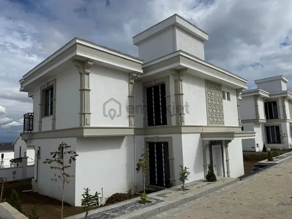 Delux'den Altınova'da Full Deniz Manzaralı Havuzlu Satılık Villa 1