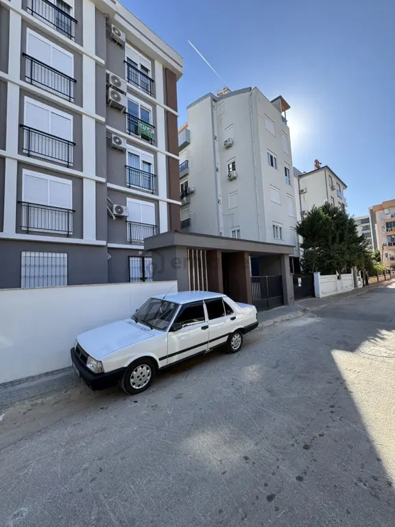 Yenigünde Mevlana Caddesi Yakını Lüks 1+1 Arakat Daire 2