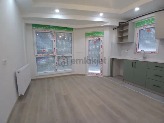 Kızıltoprak'ta Doğalgazlı Ara Katta Geniş 1+1 Sıfır Daıre 2
