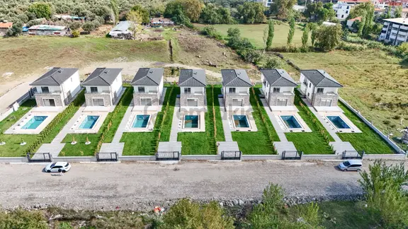 Mahmut İşler'den Akçayda 600 M2 Arsa İçinde 3+1 Havuzlu Lüks Villa 1
