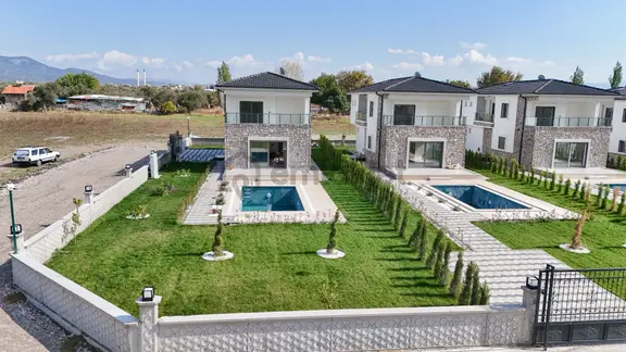 Mahmut İşler'den Akçayda 600 M2 Arsa İçinde 3+1 Havuzlu Lüks Villa 2