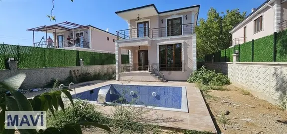 Remax Mavi Cansu Soy'dan Pamukova'da Havuzlu Müstakil Villa 2