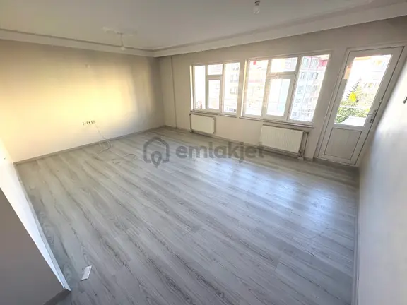 Marmara'dan Fatih Esentepe'de Site İçerisi 3+1 Kiralık Daire 1