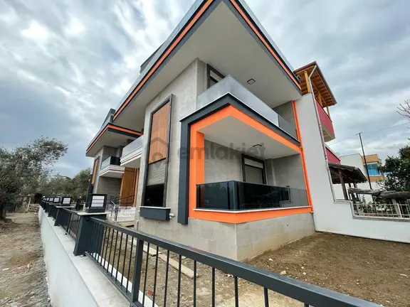 Sabri Pınarbaşı'dan Güre'de Deniz'e Çok Yakın Satılık Villa 1