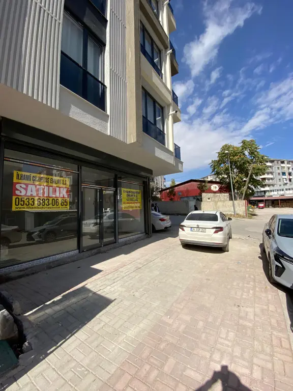 Şerefiye Mahallesinde Sıfır Satılık Dükkan 2