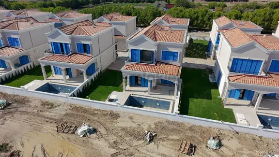Kuşadası Awm Ve Denize Yakın Konumda Müstakil Bahçeli 5+2 Villa 1