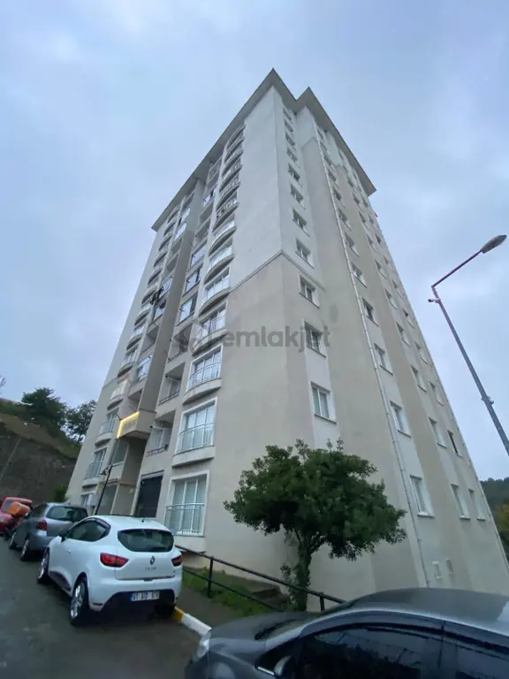 Trabzon Kaşüstü'nde 3+1 Eşyalı Satılık Daire 1