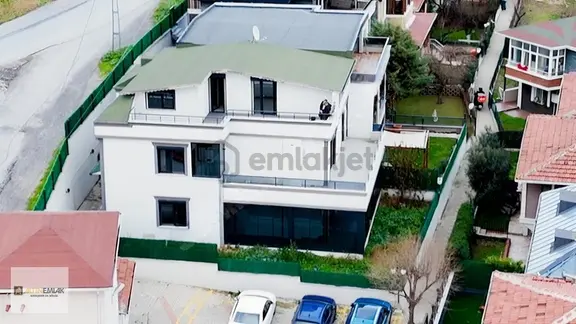 Beylikdüzü Gürpınar'da Deniz Manzaralı 3 Katlı 6+2 Teraslı Villa 2