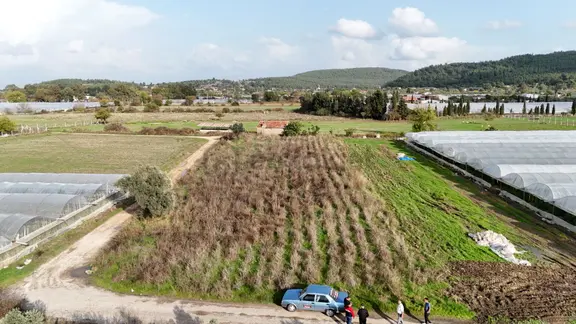 İzmir Değirmenderede Satılık Tektapu 2.650 M2 Yatırımlık Köşe Tarla 1