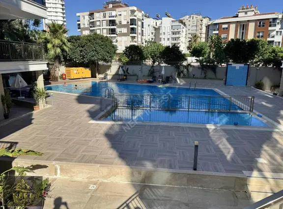 Uncalı'da Geniş Kapalı Otoparlı Havuzlu Hiç Oturulmamış 3+1 1