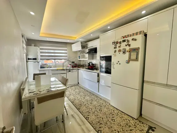 🏡 Tefikiye Mahallesi 🏡 ✅5+2 M2 400 5 Katlınım 5 Katı Dublex ❇️kombi Petekli 1