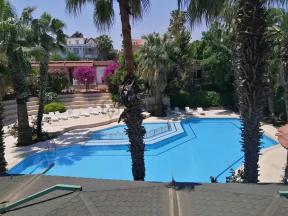 Altıntaş Satılık Villa Havuzlu Site İçerisinde 1