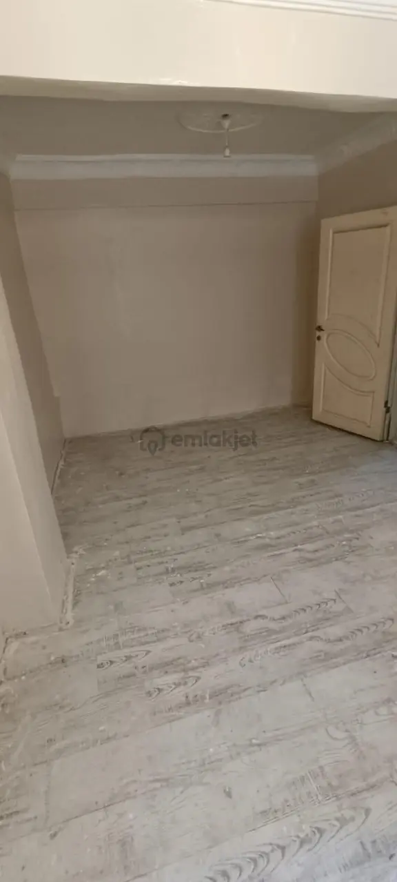 Hazır Kiracılı İstanbul Zeytinburnu 1+1 Satılık Daire 1